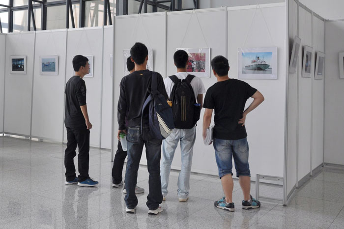 意昂4娱乐举办首届校园风采大型摄影展